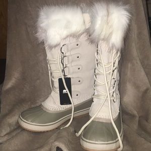 brand new, white waterproof winter boots (Sorel)